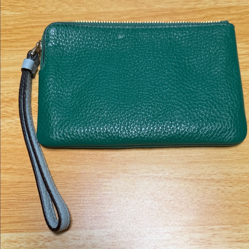 Coach Corner Zip Wristlet  Radish 🫜 - Picture 4 of 16